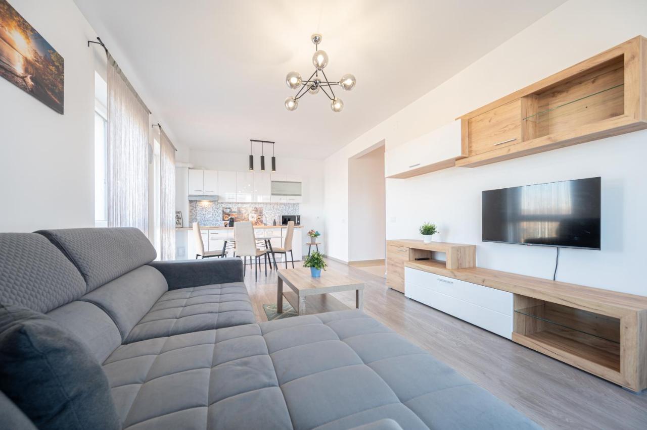 Serene Flat Apartment Oradea Exterior photo